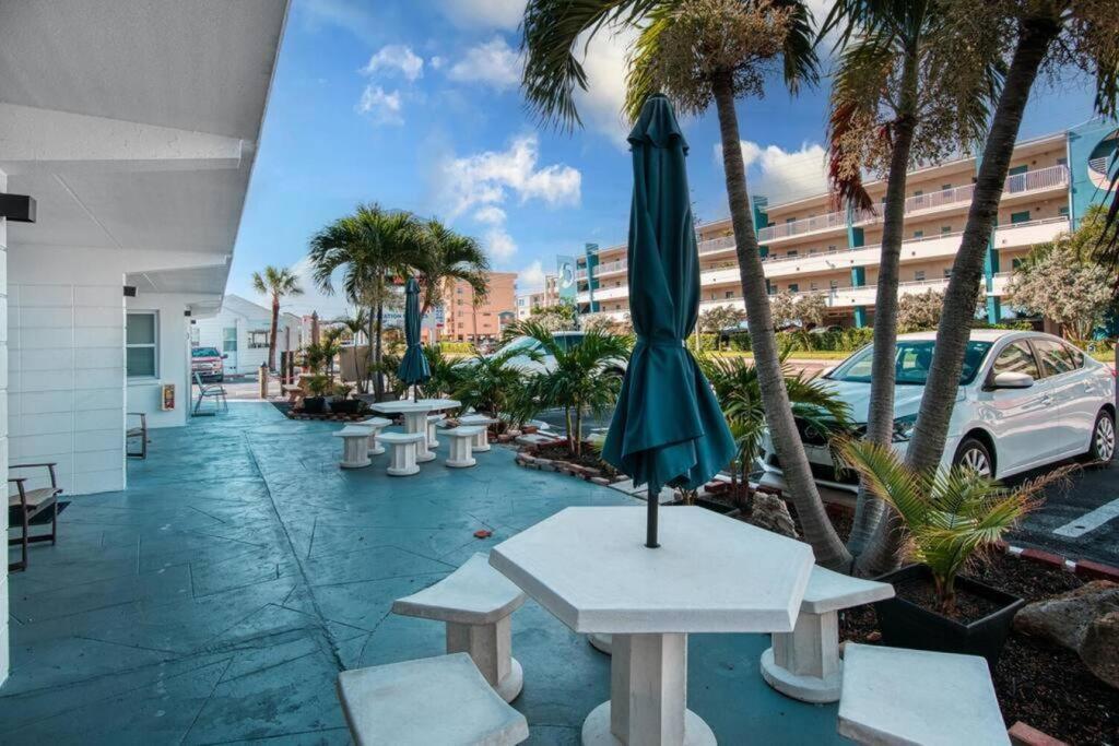 סיינט פיט ביץ' Sunset Beach Suites At Madeira Beach! Pet Friendly With Summer Breezes! - Suite 6 מראה חיצוני תמונה